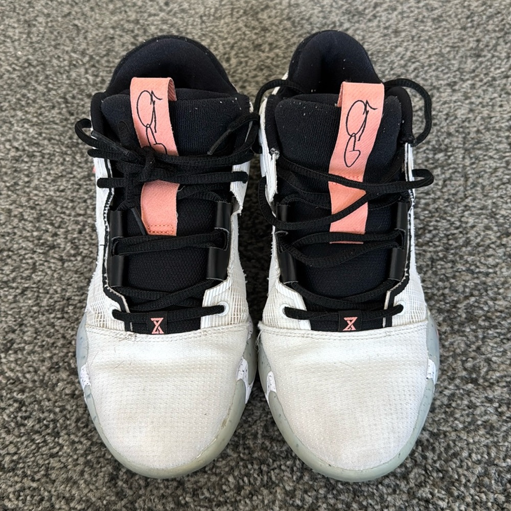 Nike Men PG 6 Fluoro Size 7.5. Lightly worn.